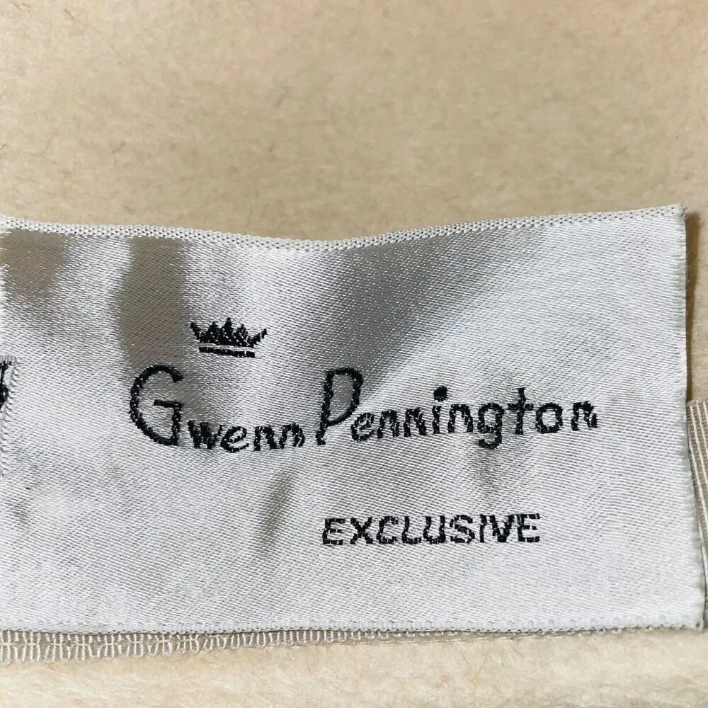 Vintage Gwenn Pennington Cloche Beige Hat Gold Church Dress Up Theatre Dance